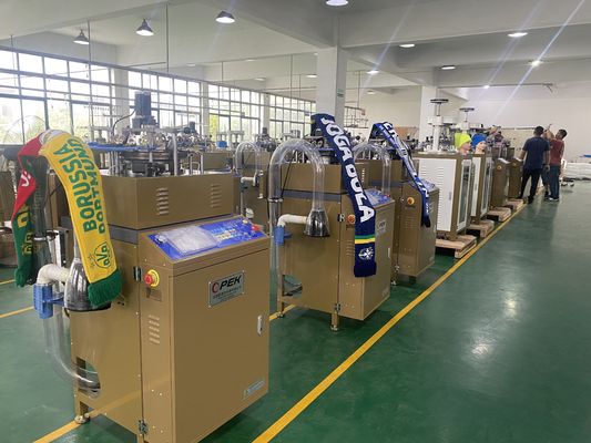 パーソナライズされたサッカーファンのスカーフとベニー帽子編み機 800pcs / 日出力