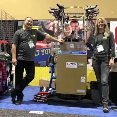 パーソナライズされたサッカーファンのスカーフとベニー帽子編み機 800pcs / 日出力