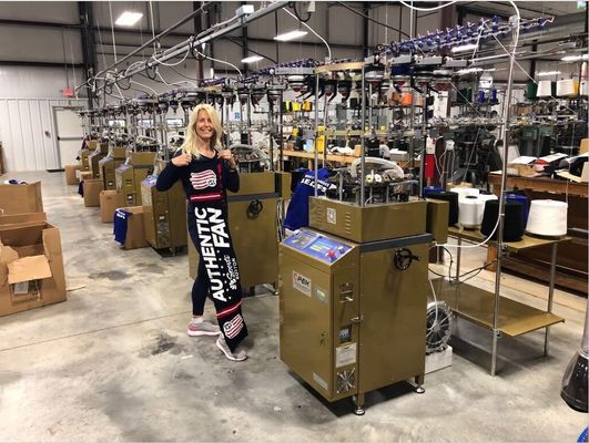 パーソナライズされたサッカーファンのスカーフとベニー帽子編み機 800pcs / 日出力