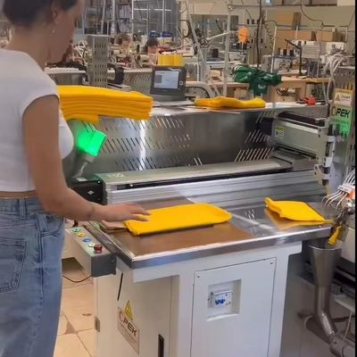 完全に自動で編み布団帽子ヘッドオーバーロック縫製機 300-400pcs/h