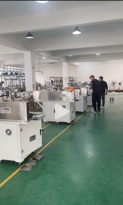 Opek 300HS ニット帽子オーバーロック縫製機 ニット帽子縫製に適しています