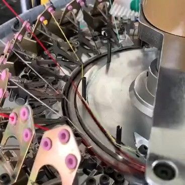 完全コンピュータ制御システムを持つ円形マシーン・デ・テジャー・カセラ