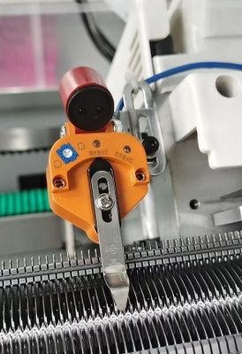 1.2m/S 完全自動単一の編み方法 カーラ 耐久性のためのフラット編み機