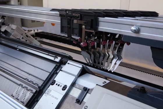 完全コンピュータ化 3D フライクニット シューズ 上部編み機 800 kg 生産能力