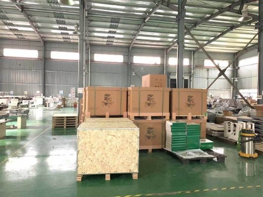 シングルヘッド 12 または 15 針 フラットと衣類のためのコンピュータ化刺身機械
