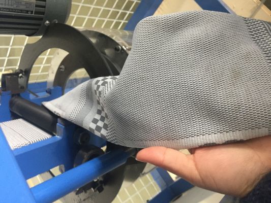 スポーツ用ジャックアード膝蓋床を作る機械 コンピュータ化および先進技術